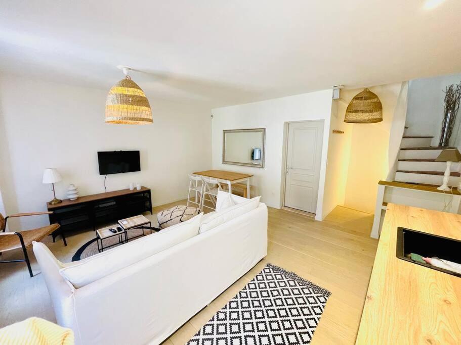 Maison Charmante Avec Terrasse, 2 Chambres مارسيلان المظهر الخارجي الصورة