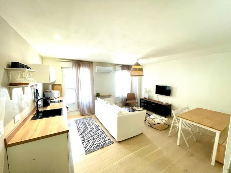 Maison Charmante Avec Terrasse, 2 Chambres مارسيلان المظهر الخارجي الصورة